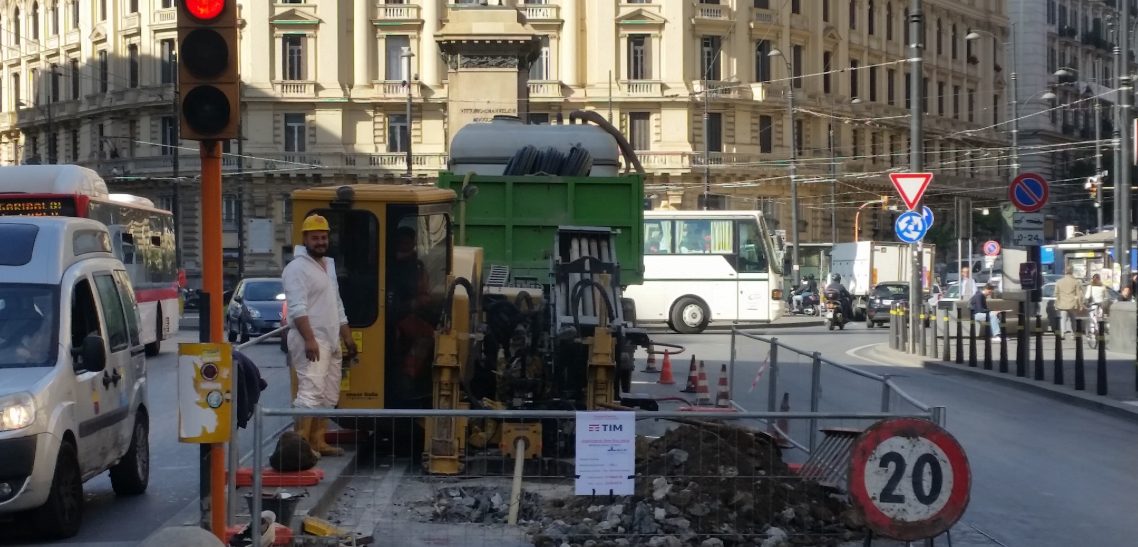 CISE Napoli La posa di fibra ottica e la sfida di Napoli: la tecnologia no-dig non si ferma davanti al caos cittadino